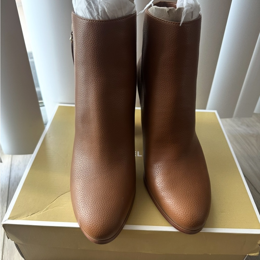 New Michael Kors Tan Ankle Booties